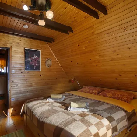 Forest Retreat Bonidesa - Terrace & Jacuzzi - Happy Rentals *