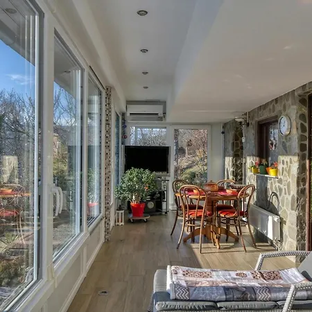 Villa Forest Retreat Bonidesa - Terrace & Jacuzzi - Happy Rentals